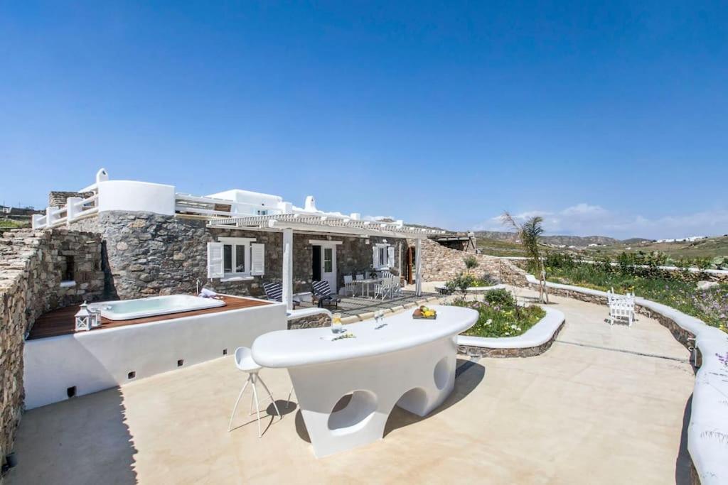 Chaniotis Jacuzzi & Pool Villa